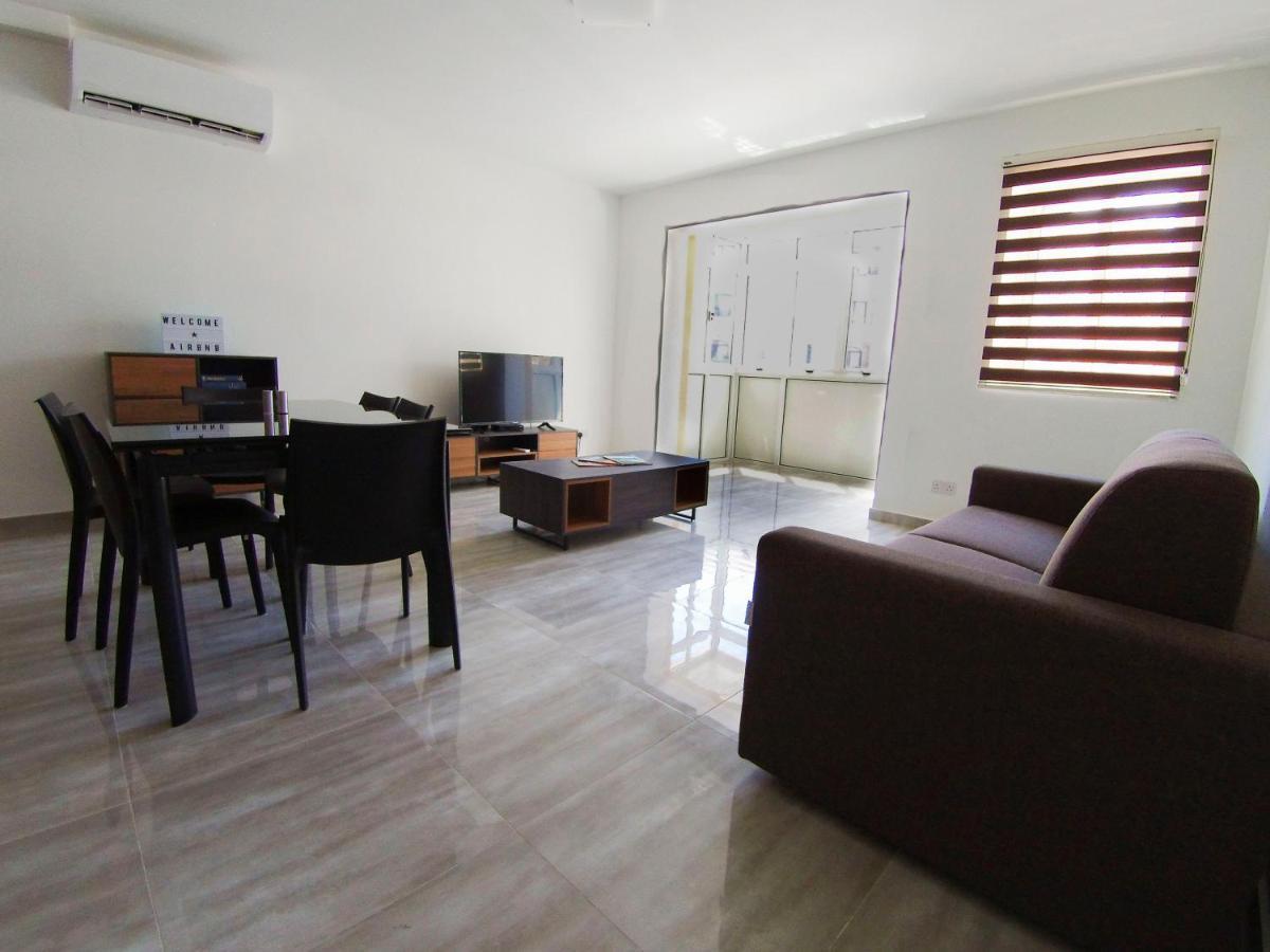 F7 Room 2, Private Bedroom Two Single Beds Shared Bathroom In Shared Flat Msida Extérieur photo