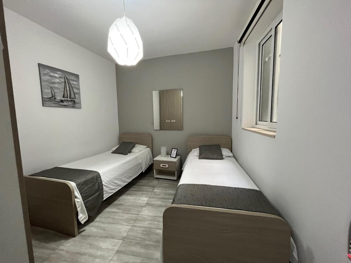F7 Room 2, Private Bedroom Two Single Beds Shared Bathroom In Shared Flat Msida Extérieur photo